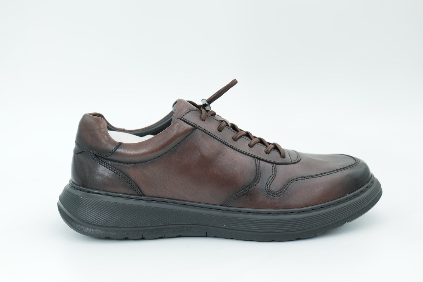 Casual shoes