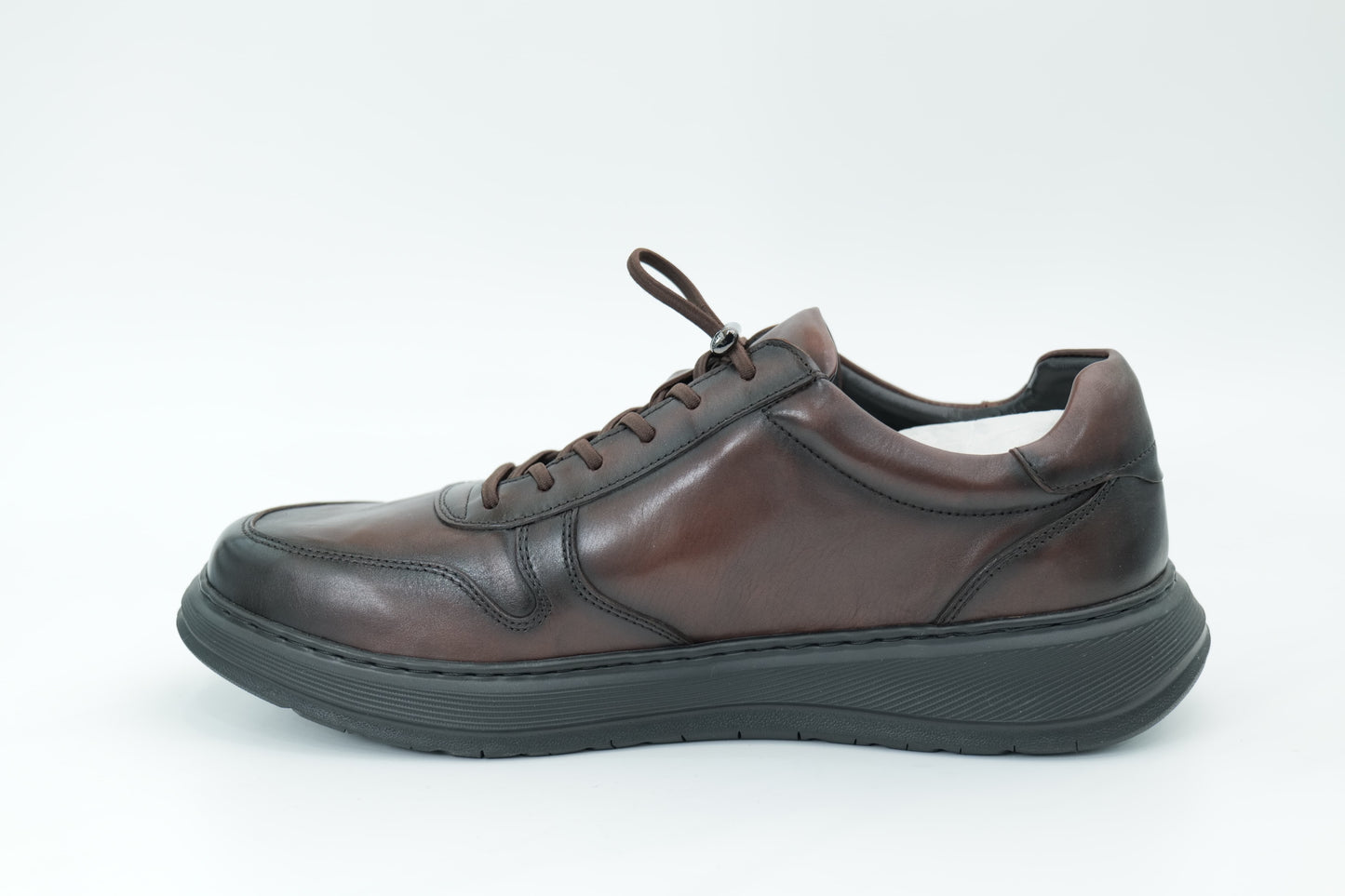 Casual shoes