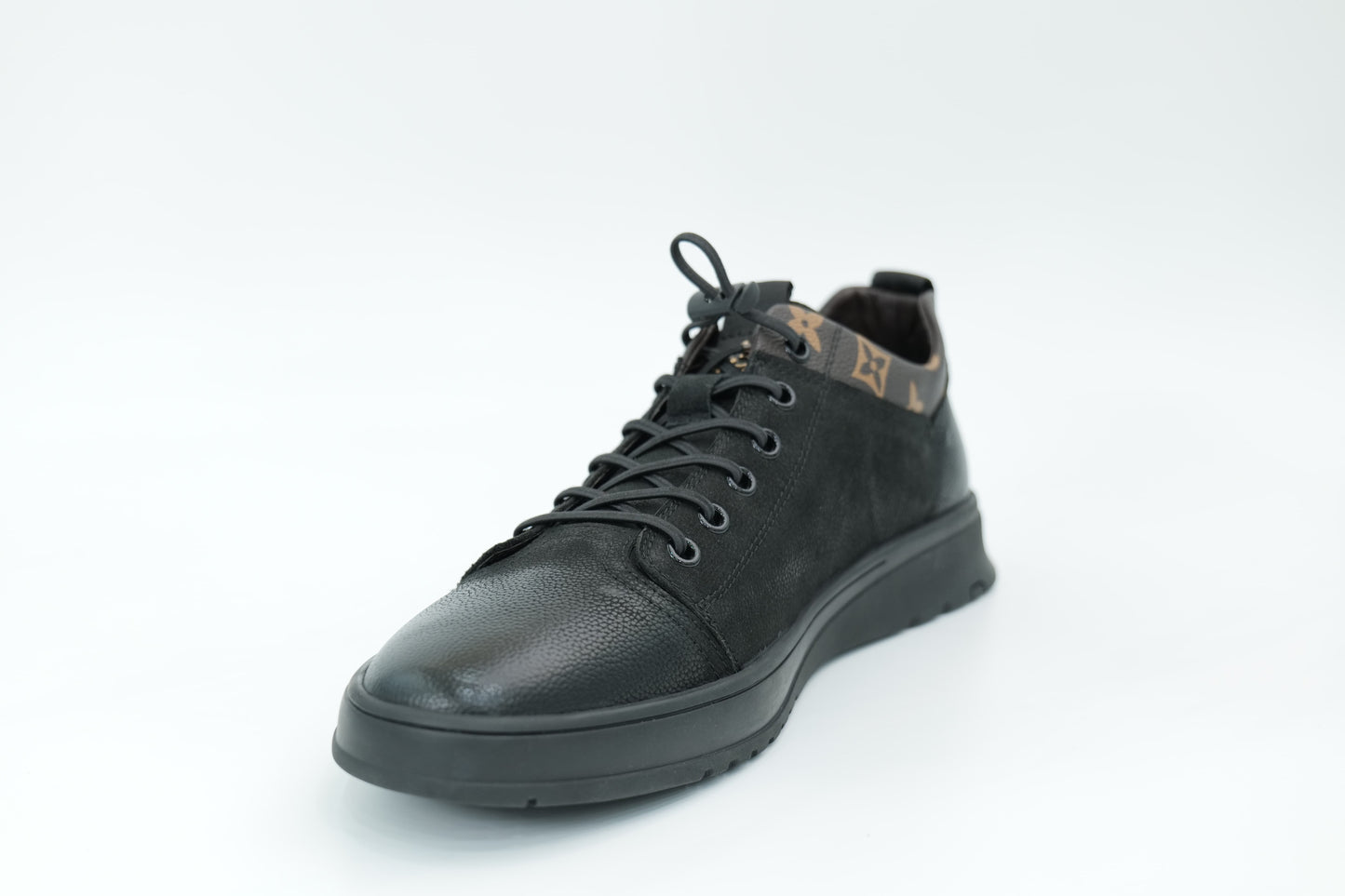 Casual shoes