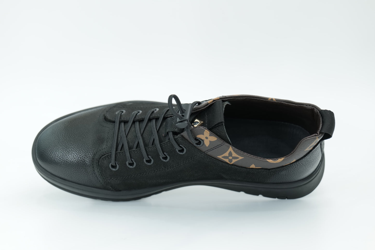 Casual shoes
