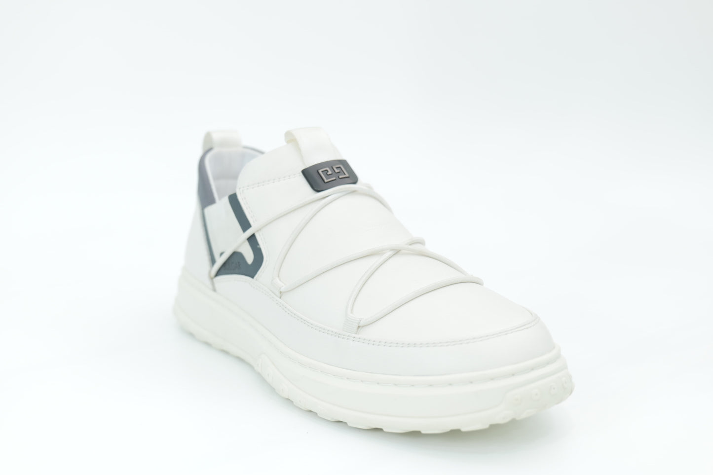 Casual shoes