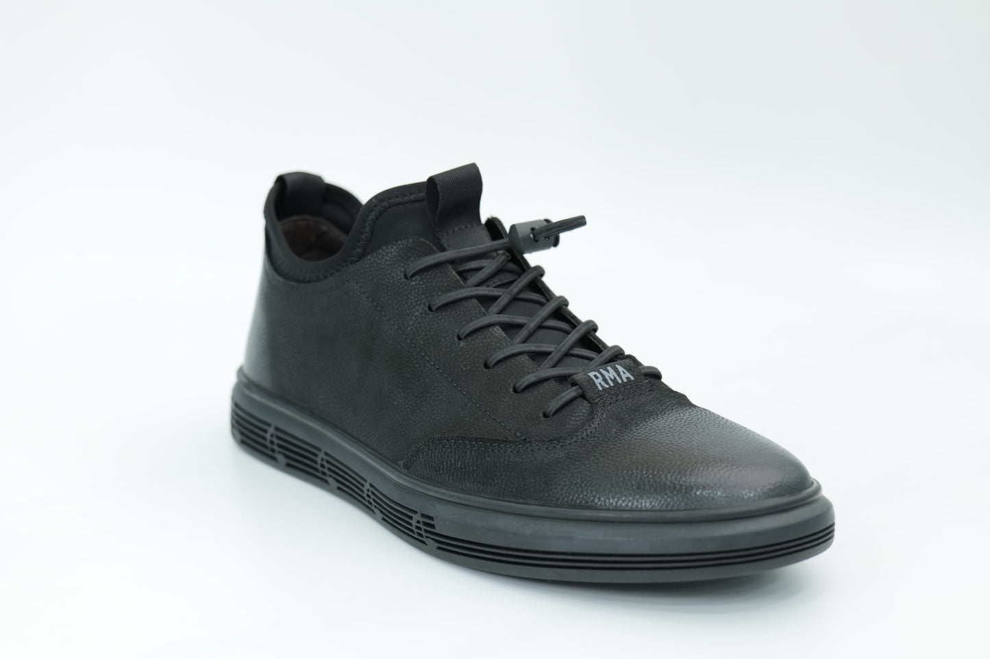 Casual shoes