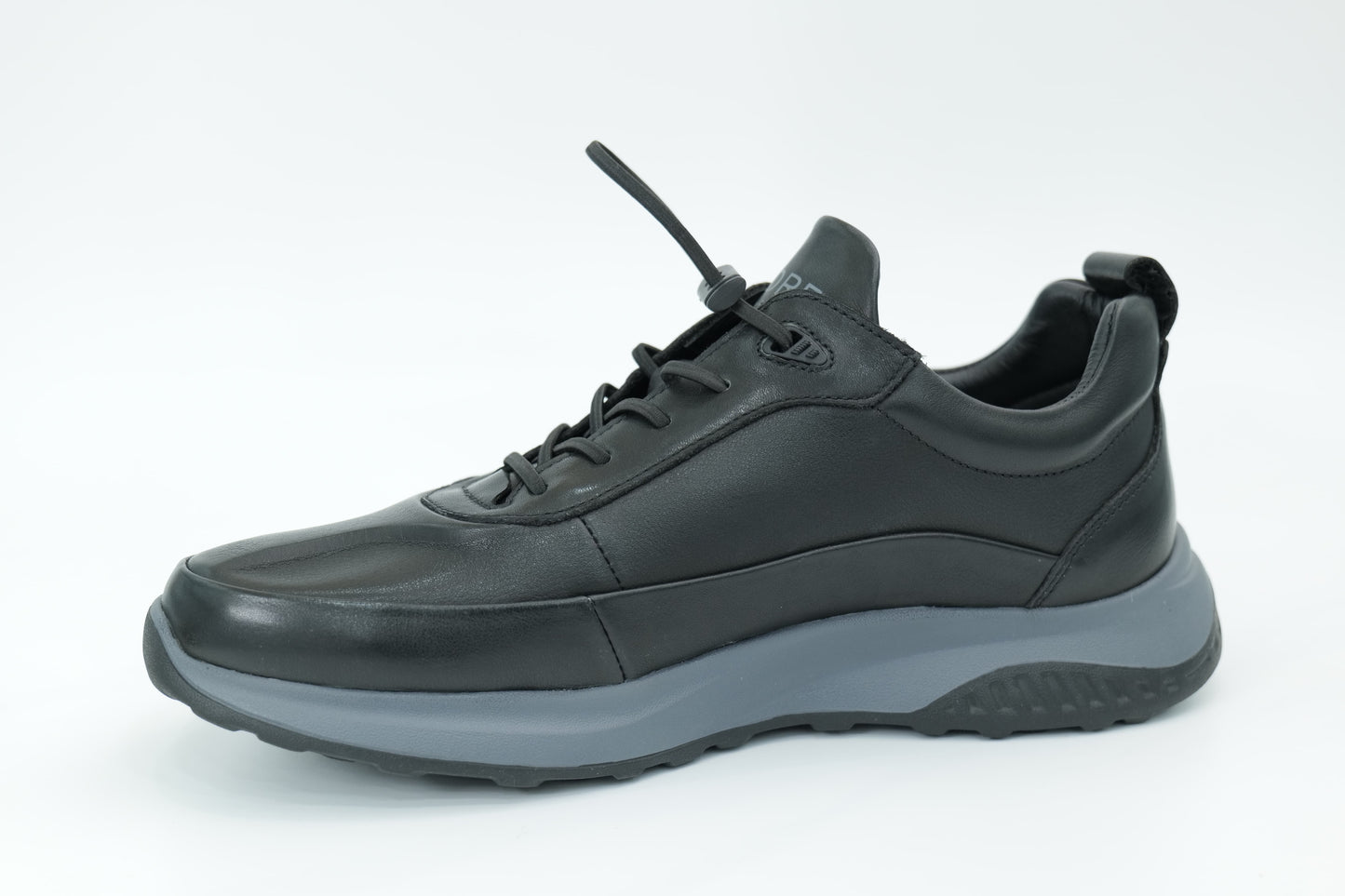 Sports shoes