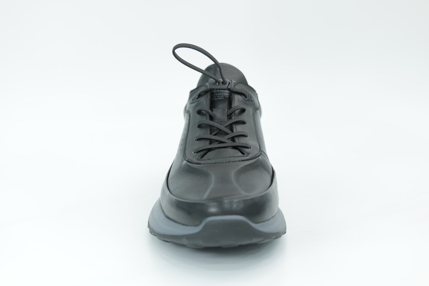 Sports shoes