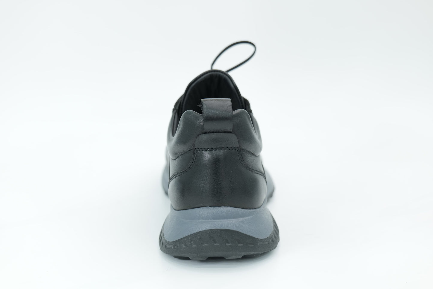 Sports shoes