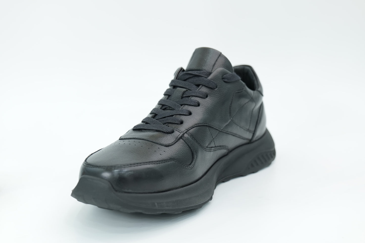 Sports shoes