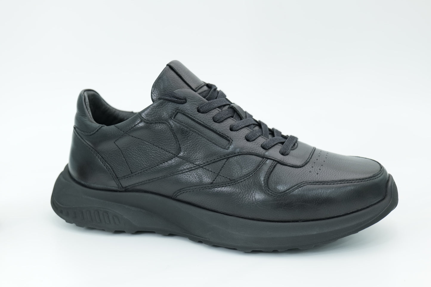 Sports shoes