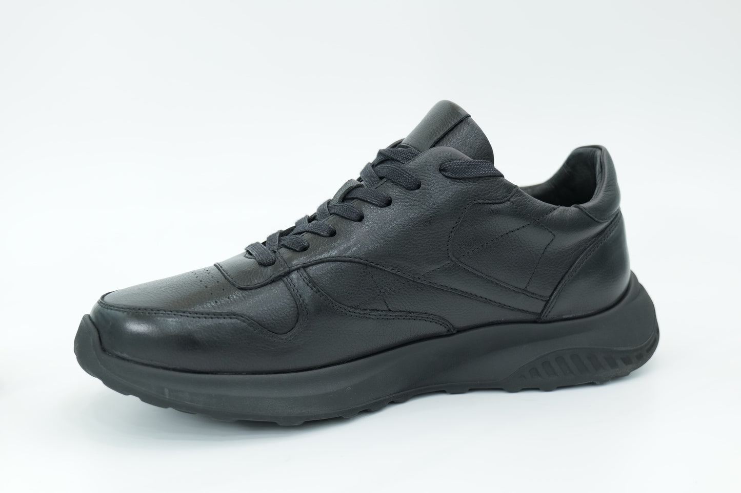 Sports shoes