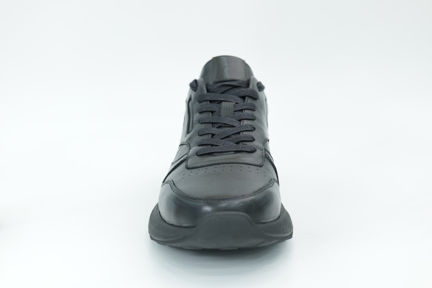 Sports shoes