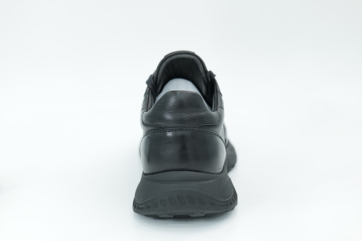 Sports shoes