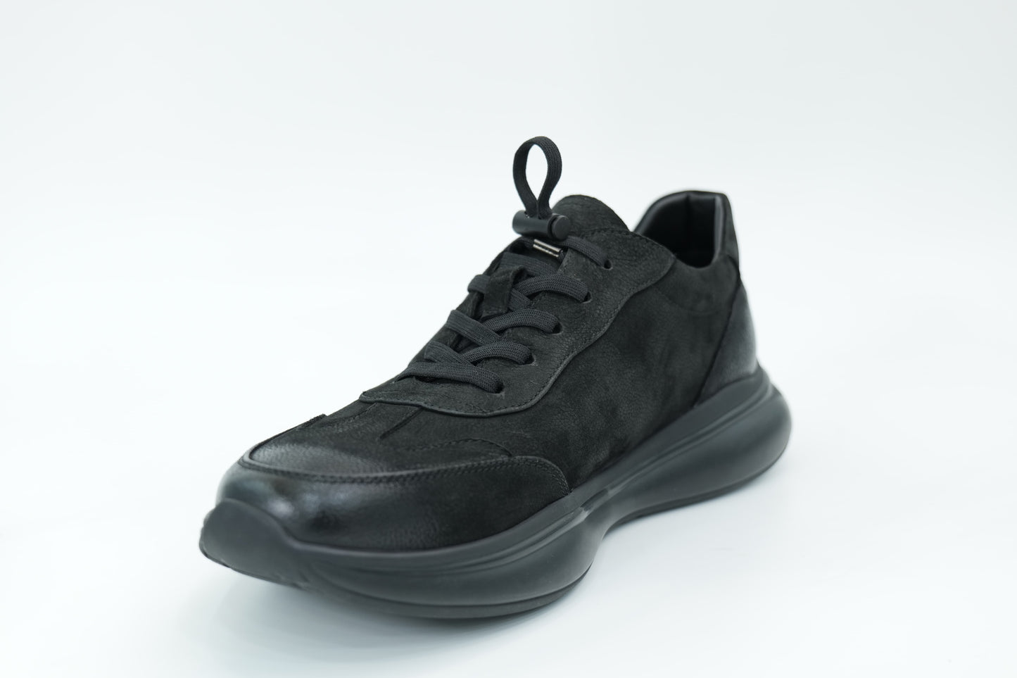 Sports shoes