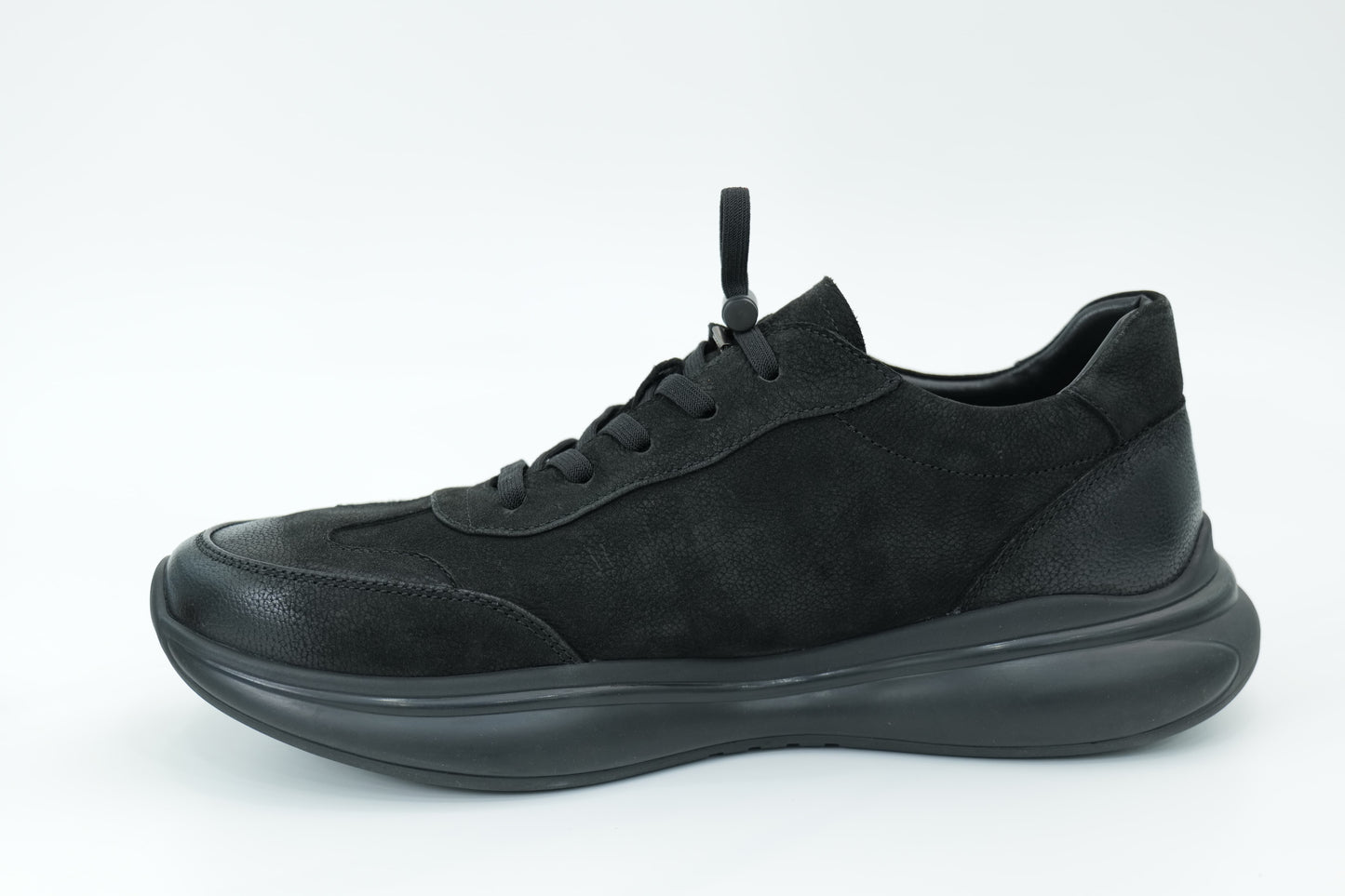 Sports shoes