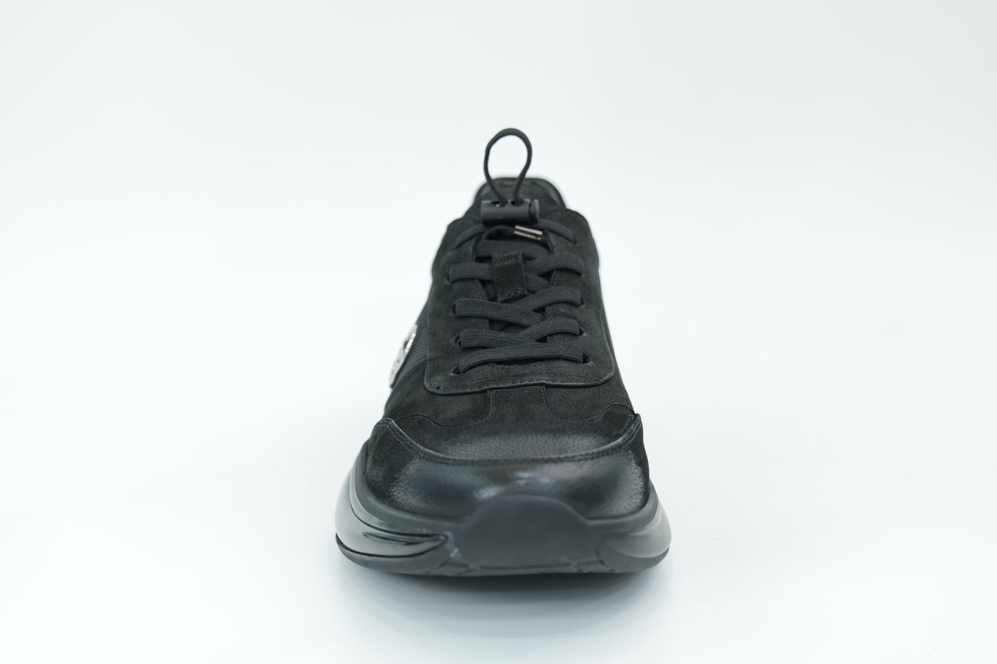 Sports shoes