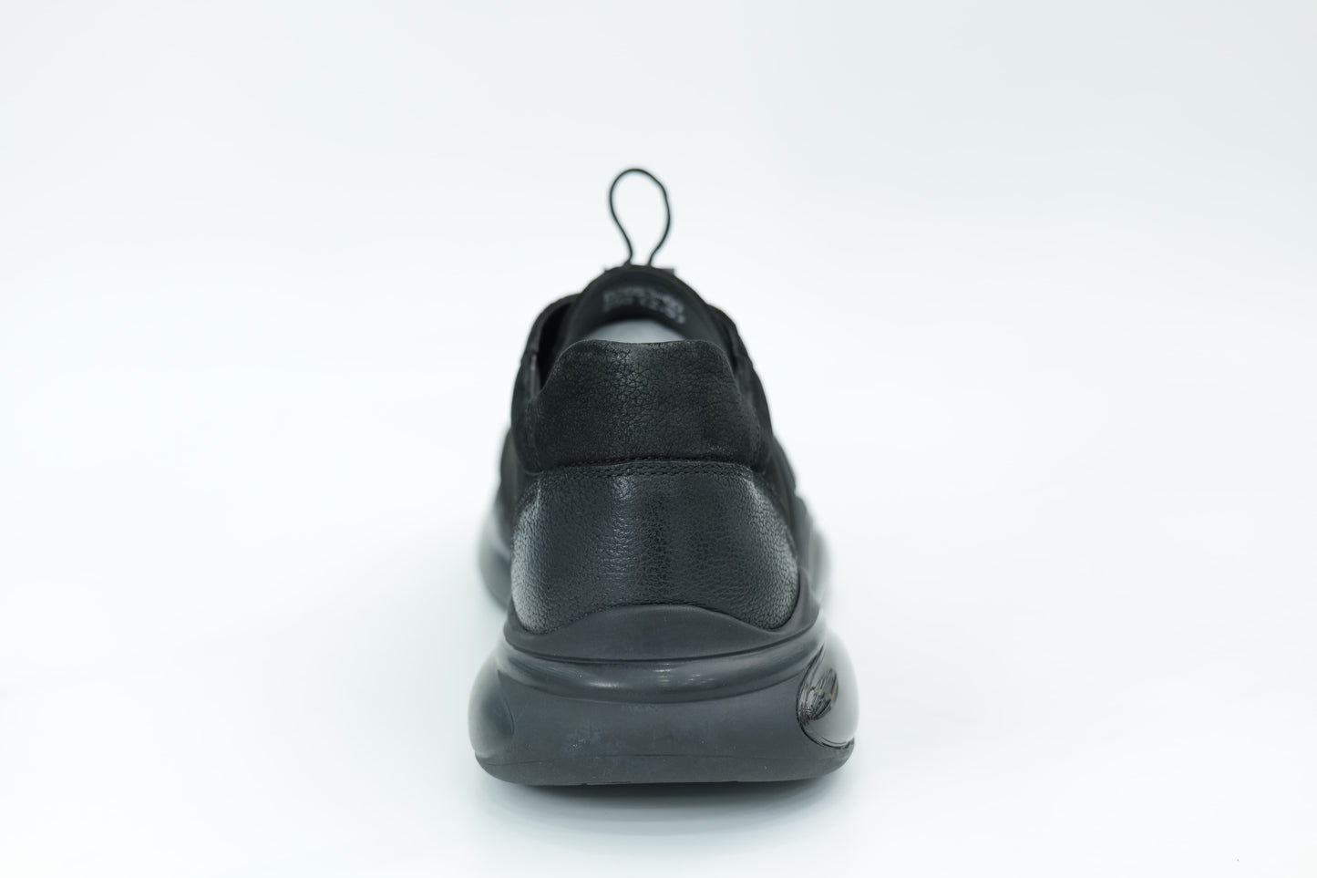 Sports shoes
