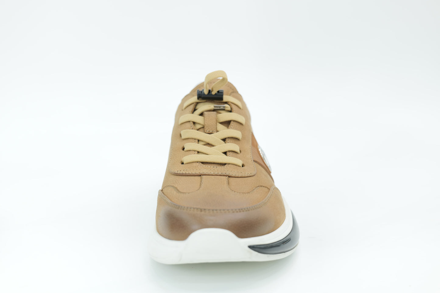 Sports shoes