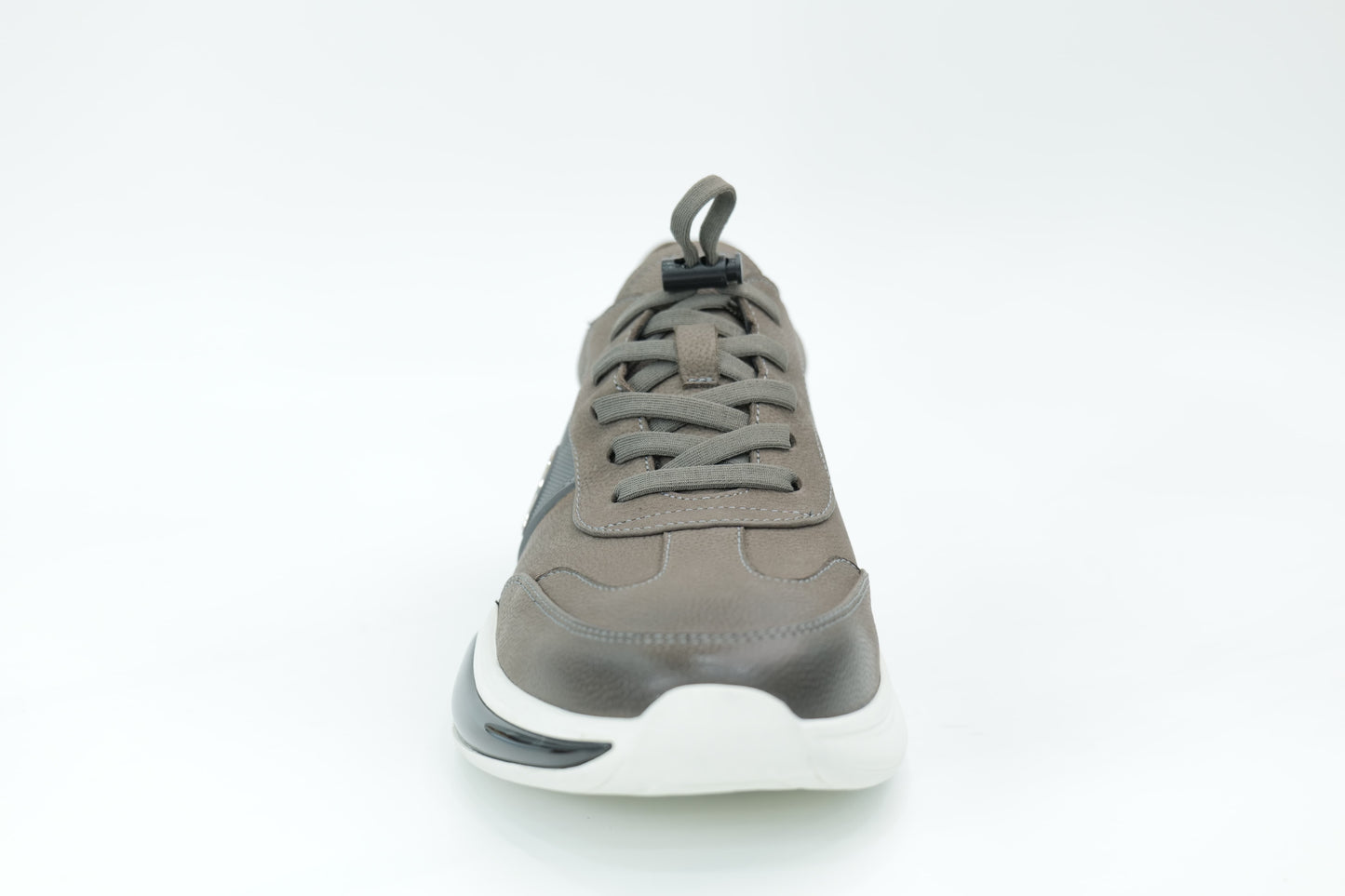 Sports shoes