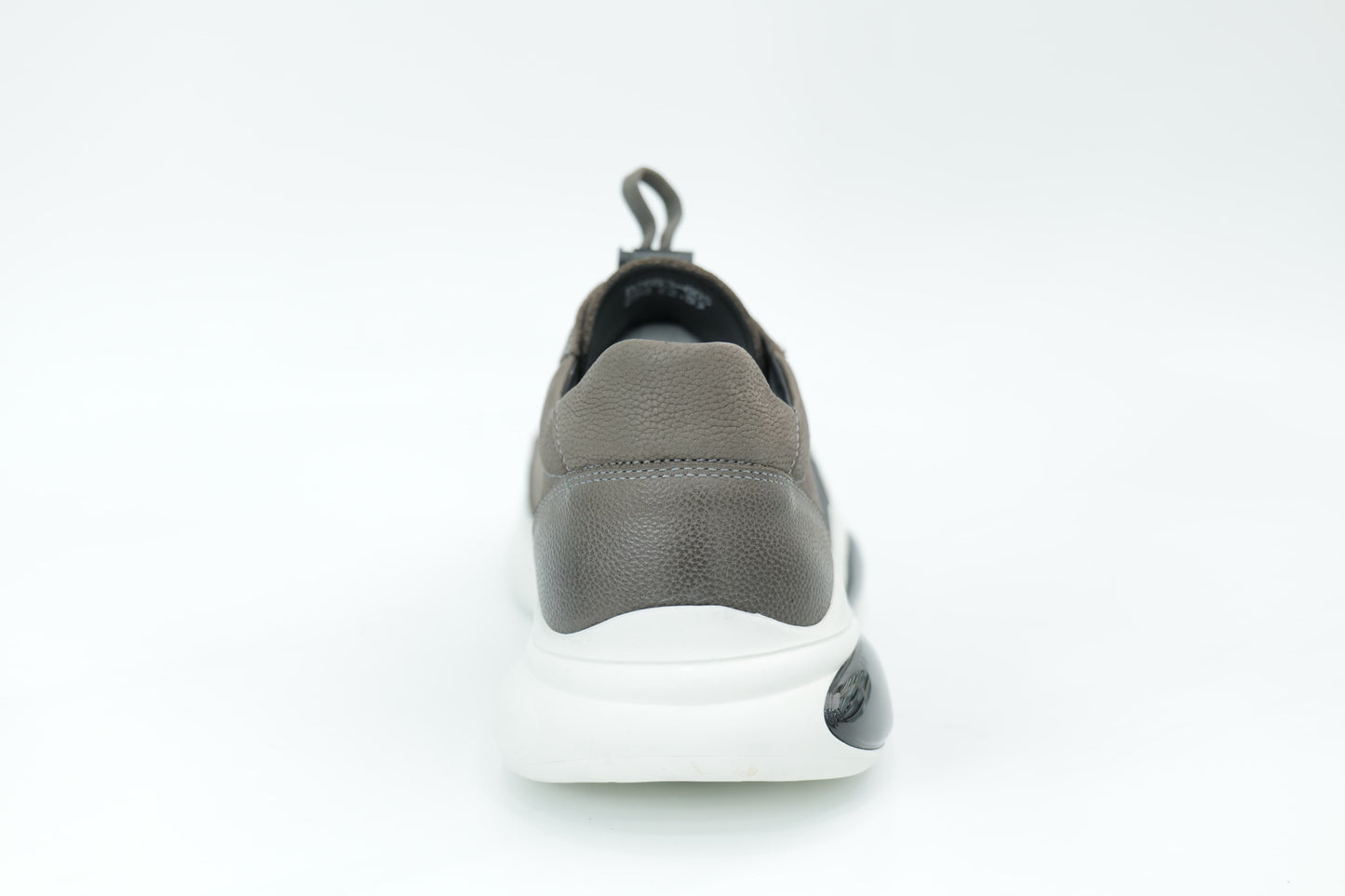 Sports shoes