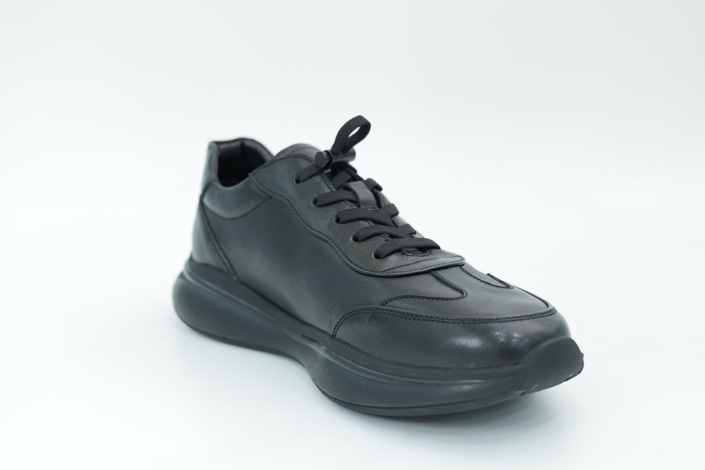 Sports shoes