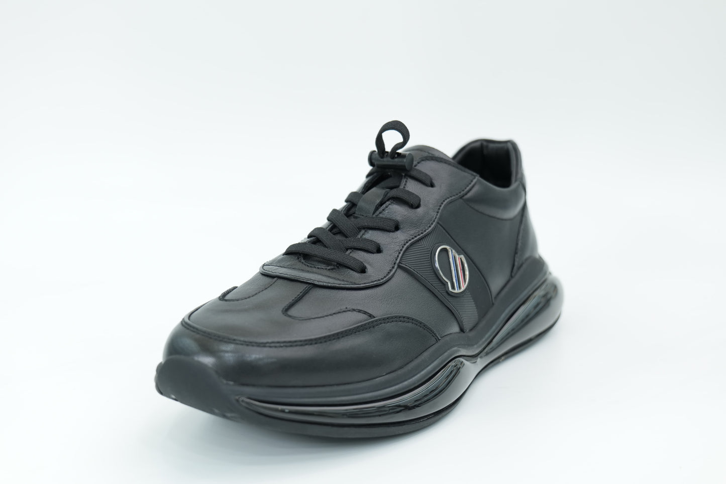 Sports shoes
