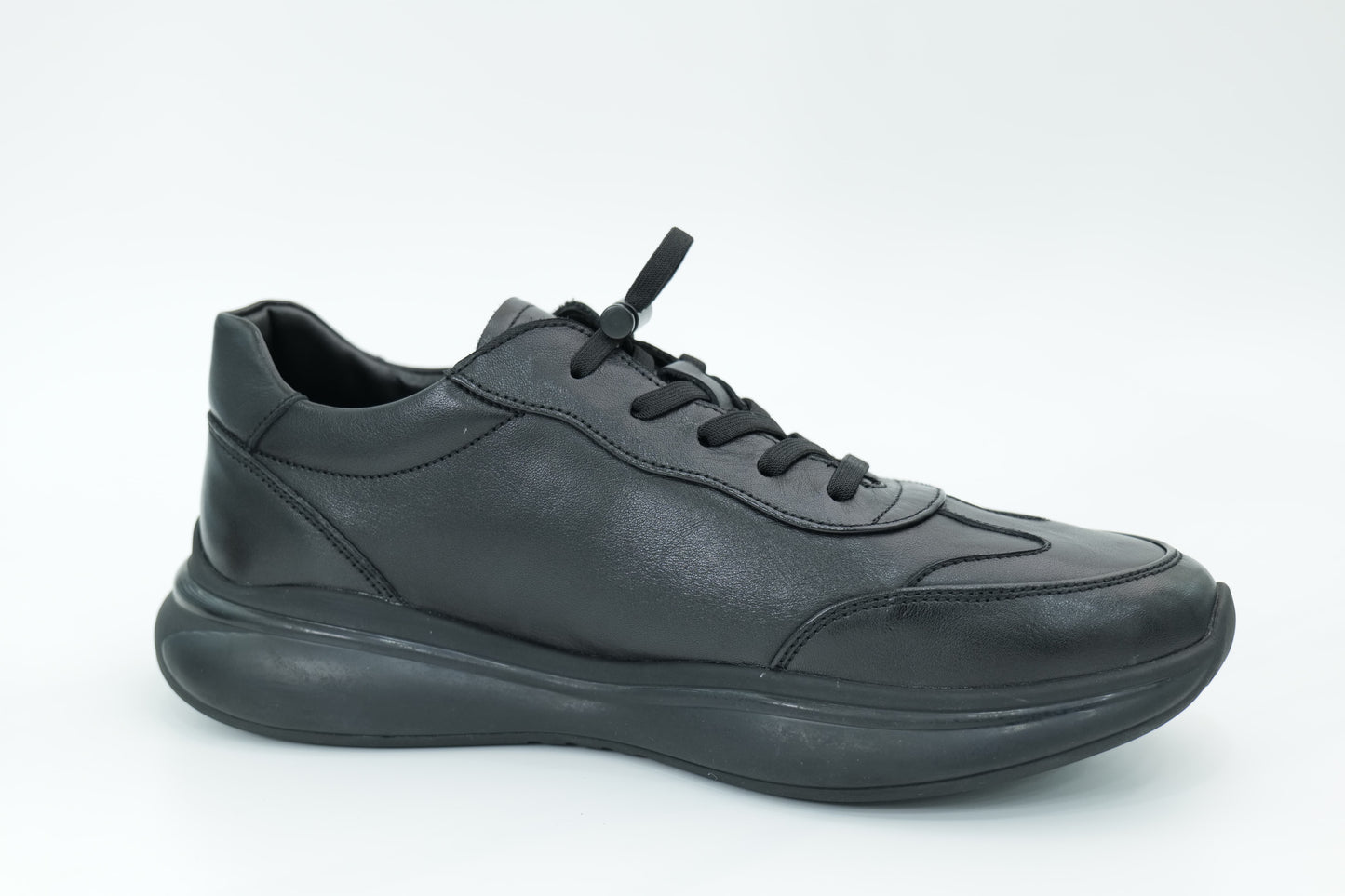 Sports shoes
