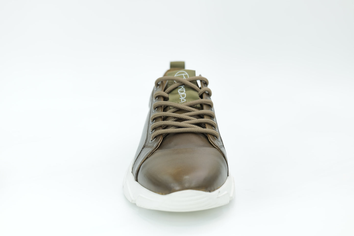 Sports shoes