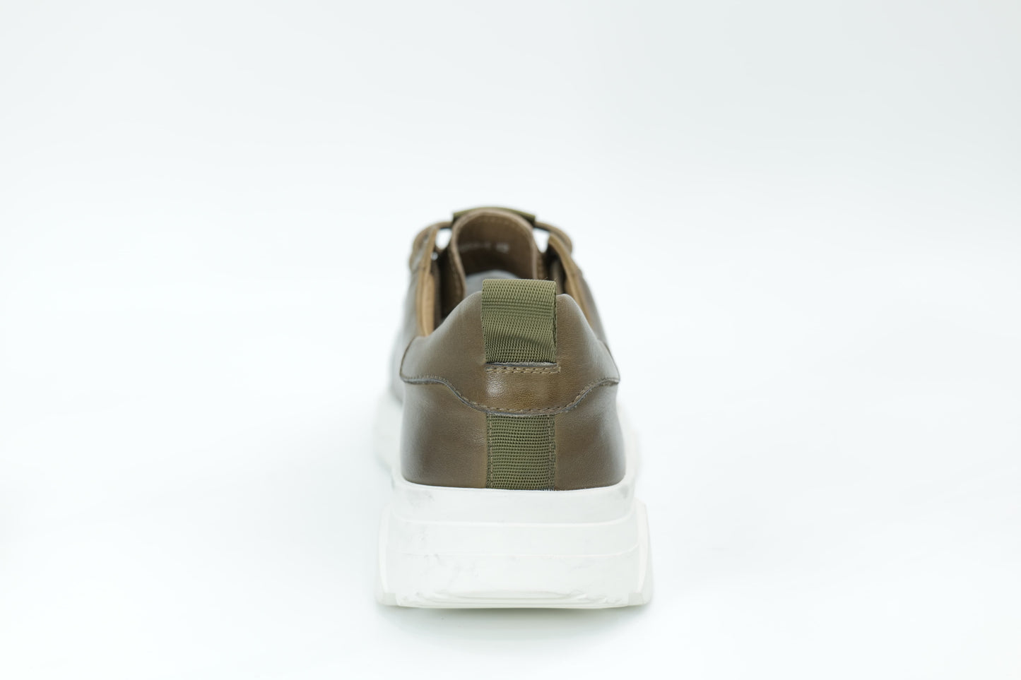 Sports shoes