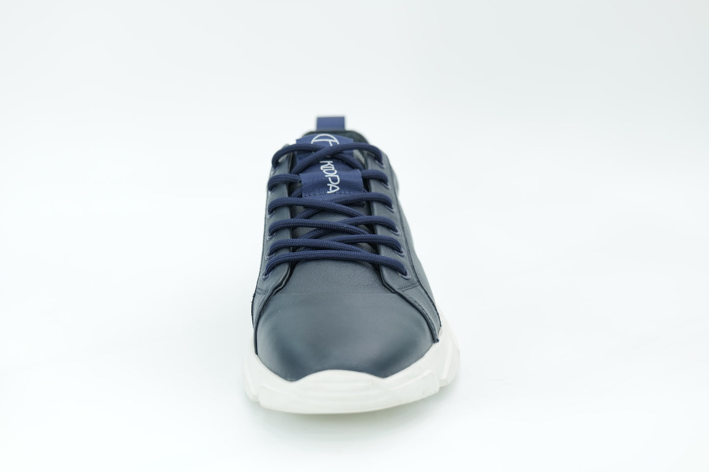 Sports shoes