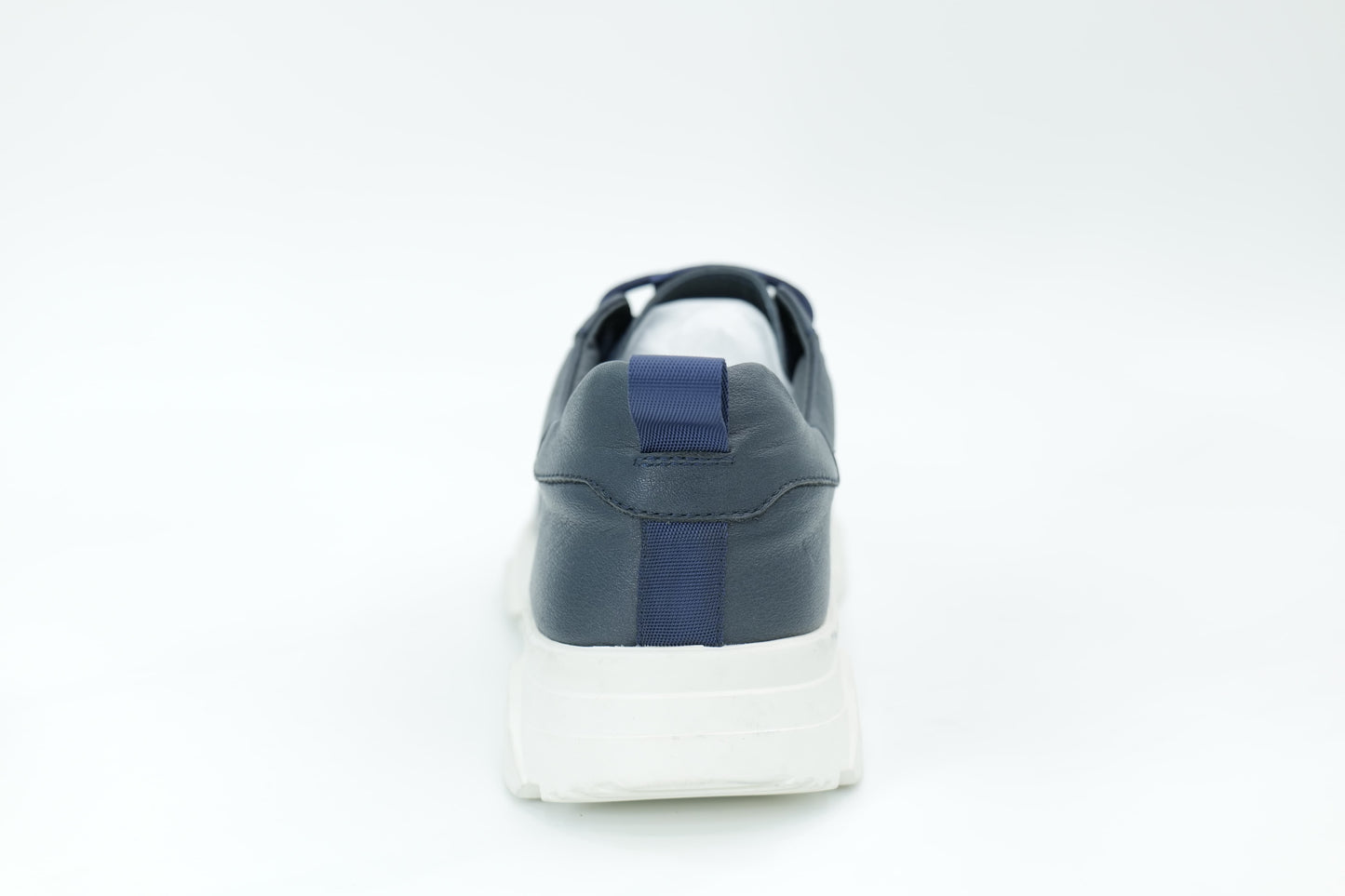 Sports shoes