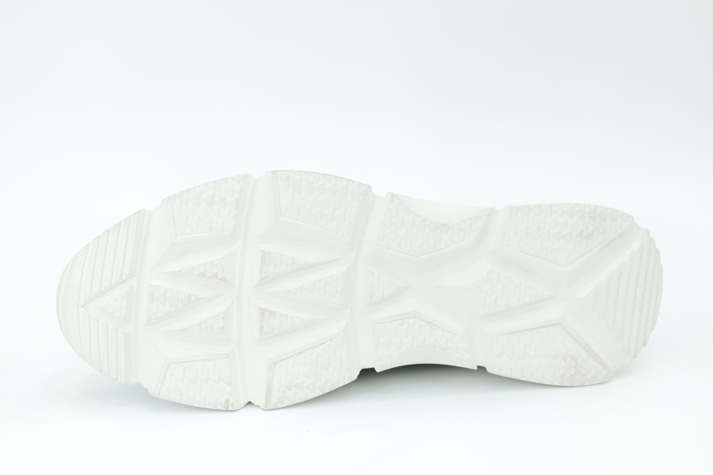 Sports shoes