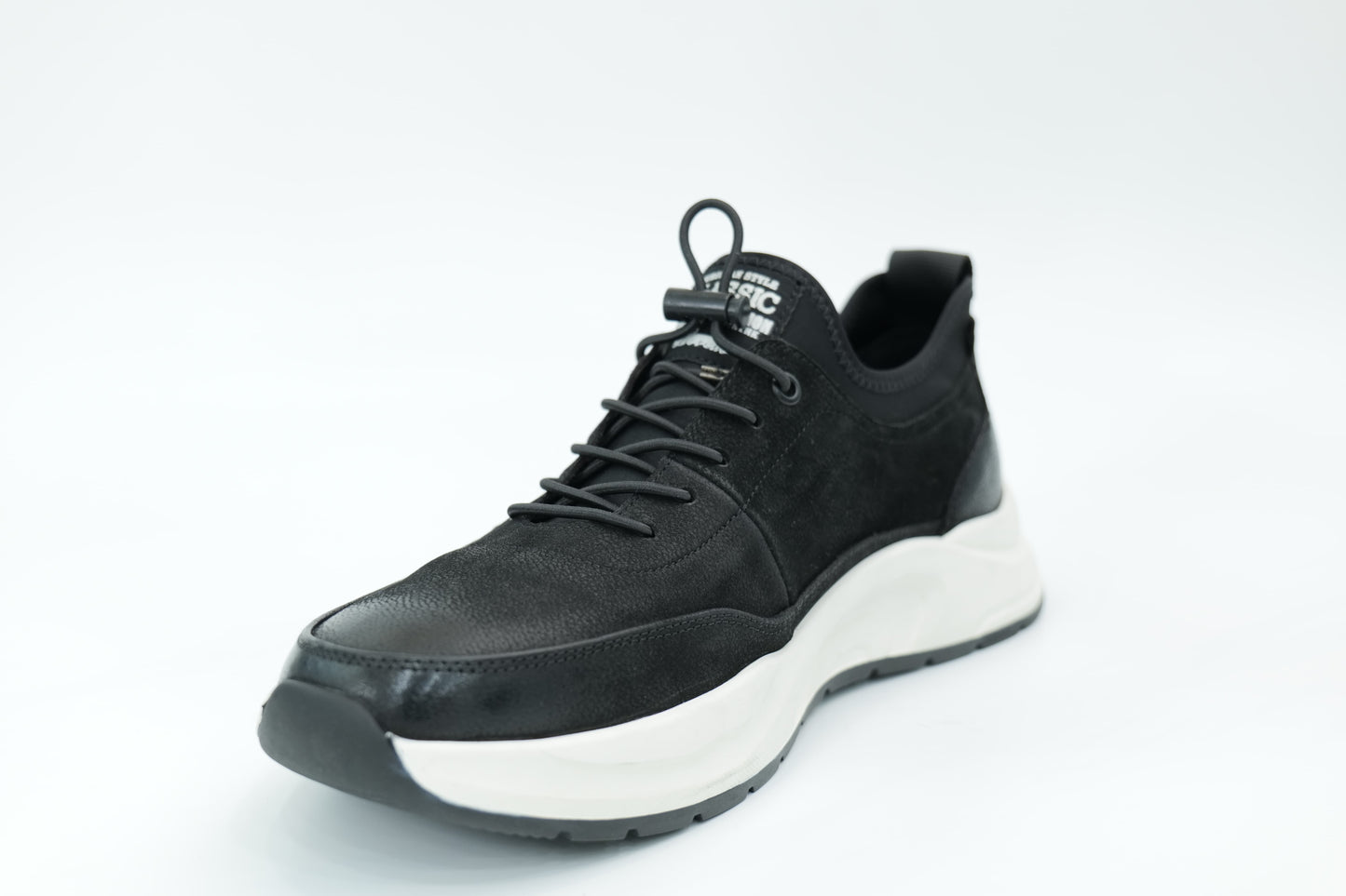 Sports shoes