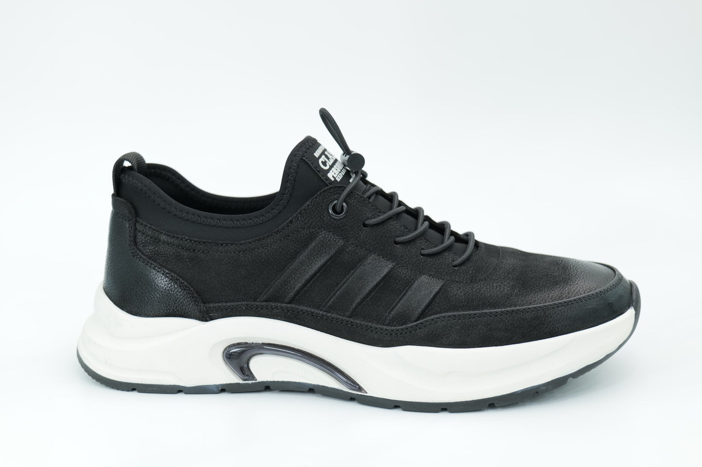 Sports shoes