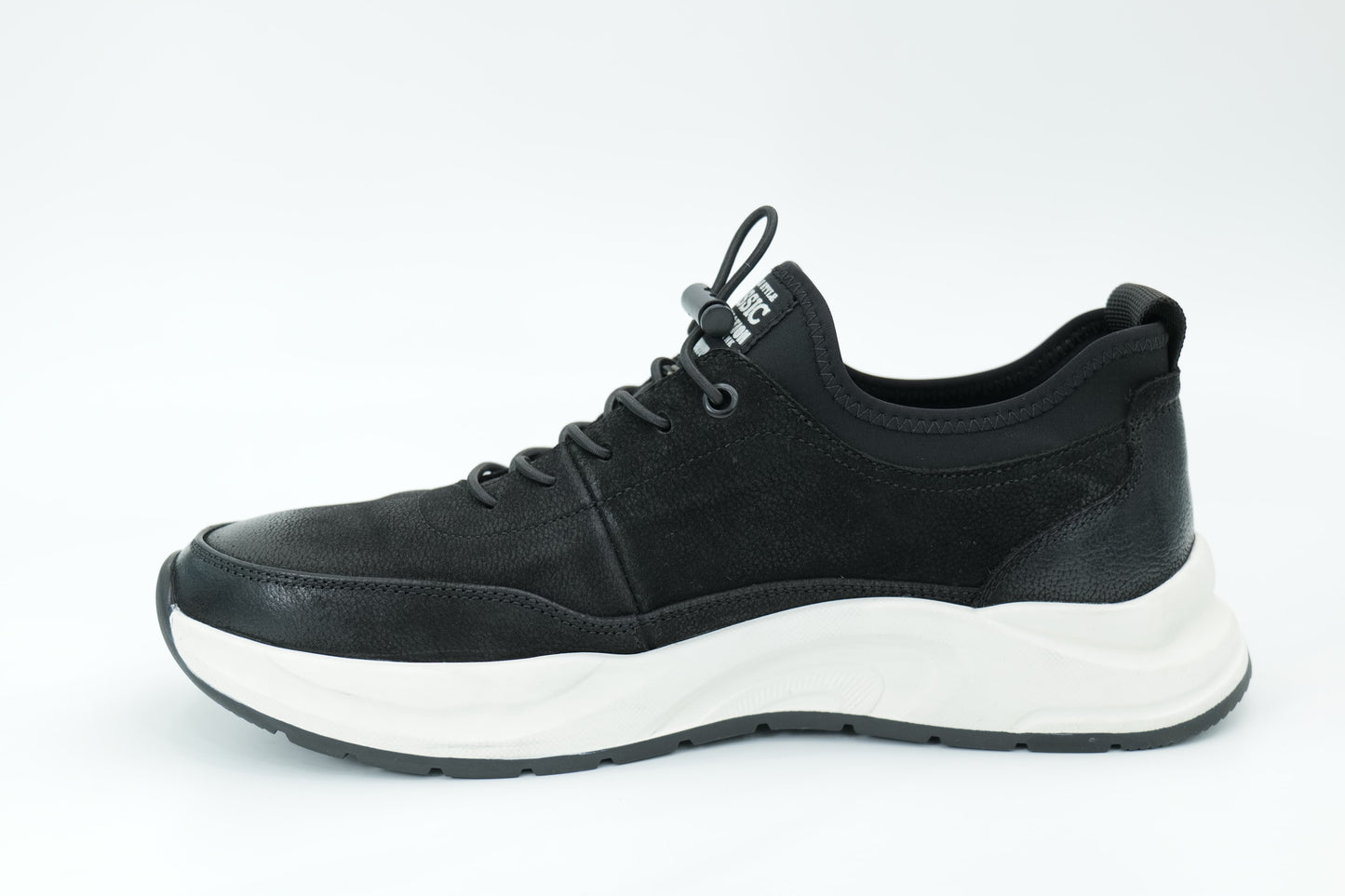 Sports shoes