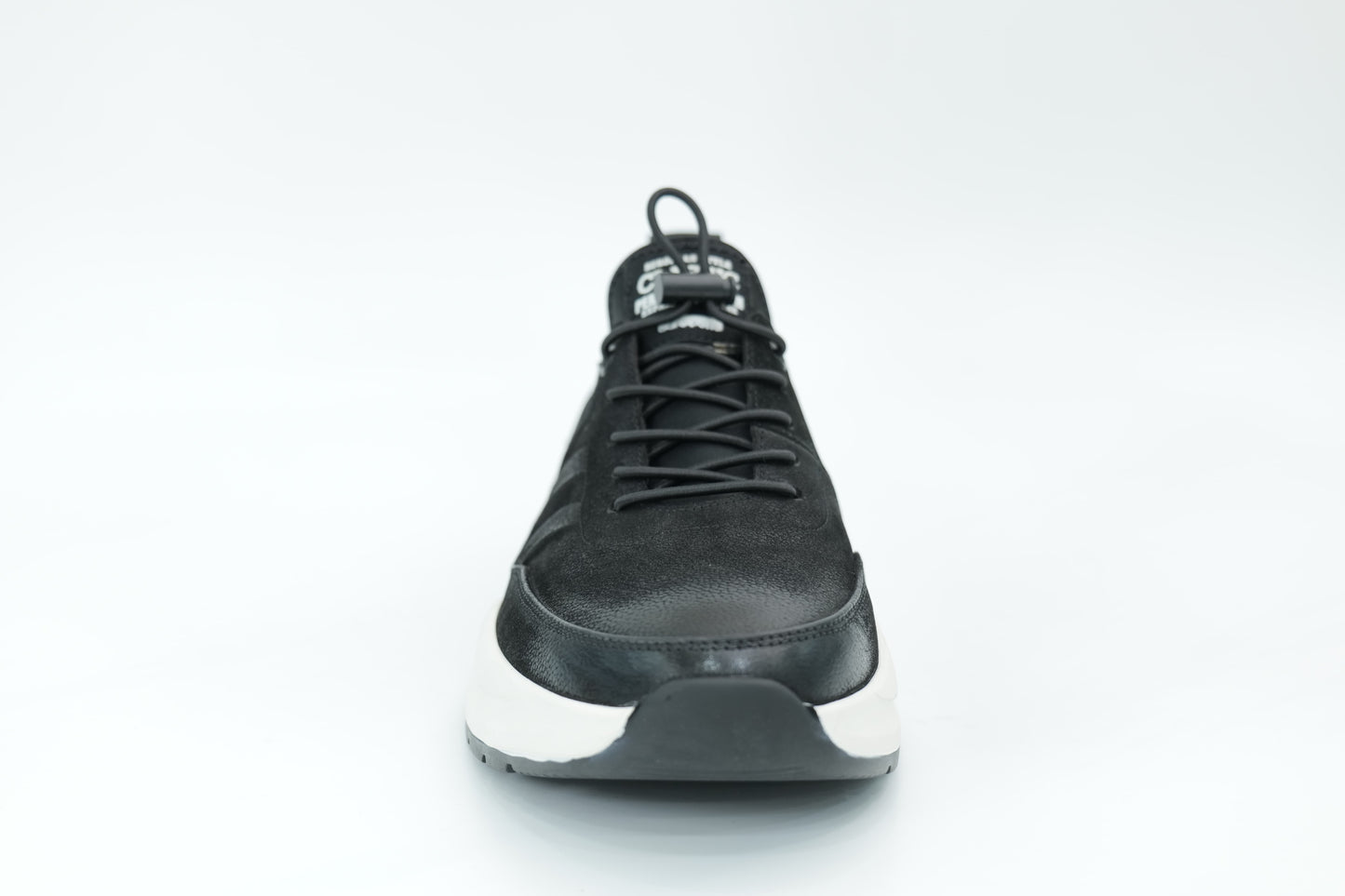 Sports shoes