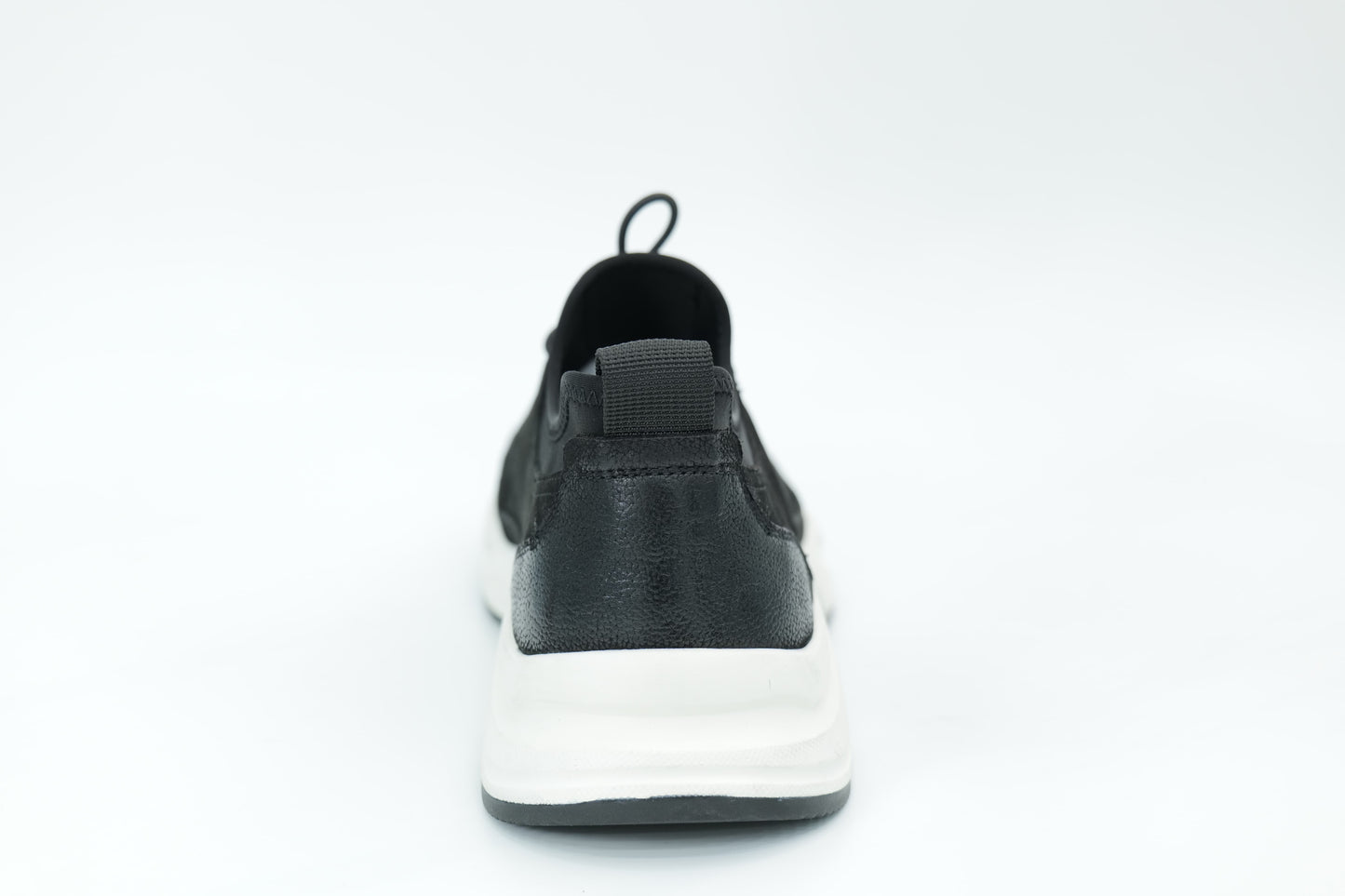 Sports shoes