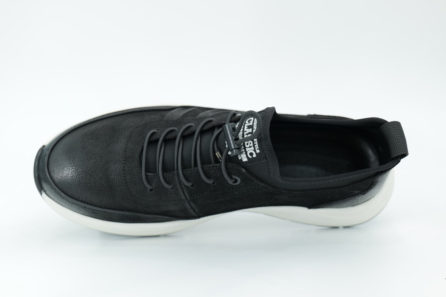 Sports shoes