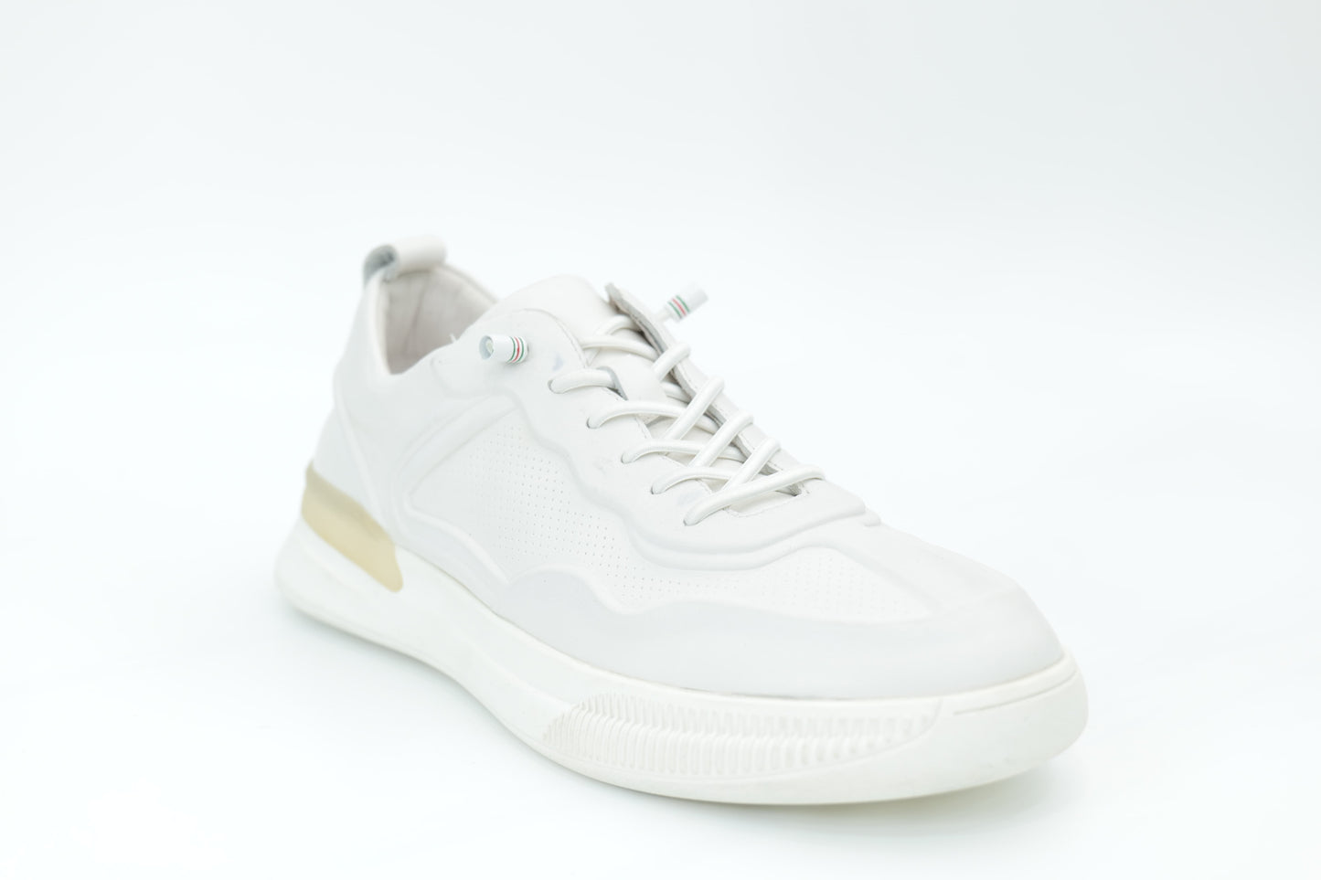 Sports shoes