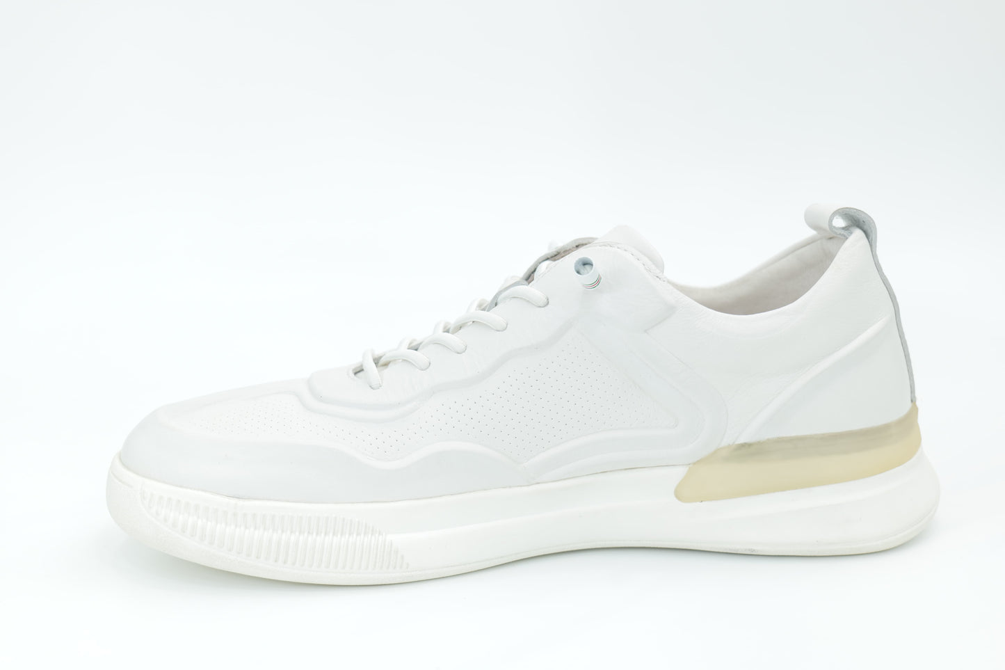 Sports shoes