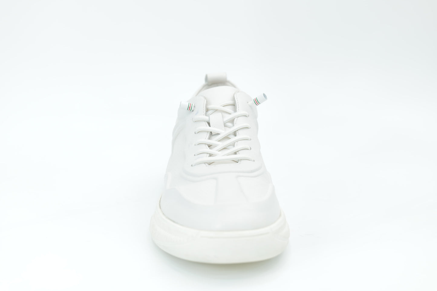 Sports shoes