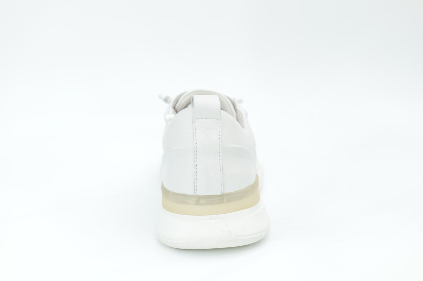 Sports shoes
