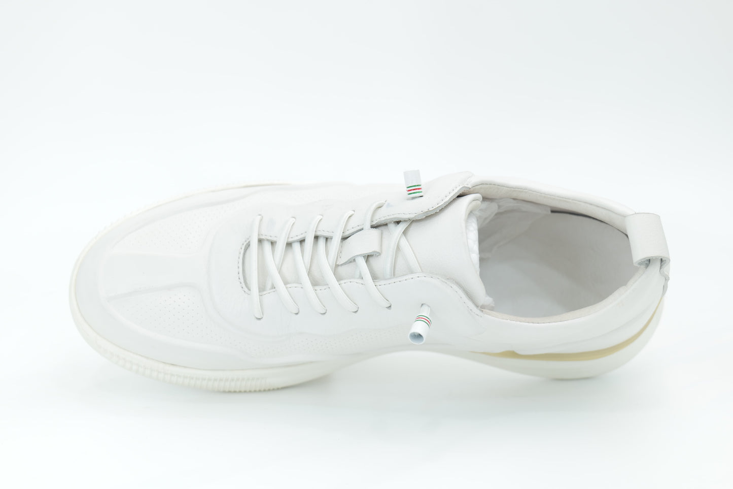 Sports shoes