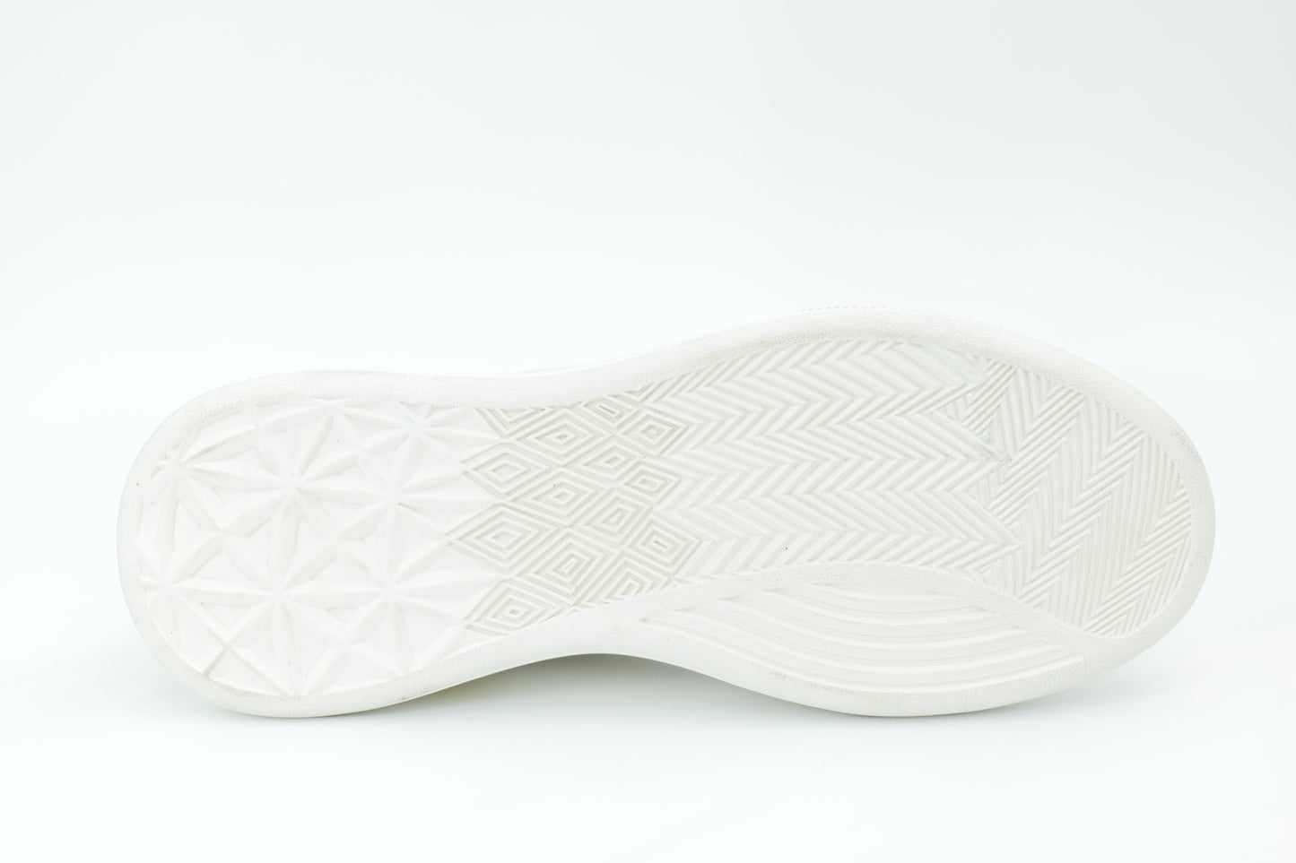 Sports shoes