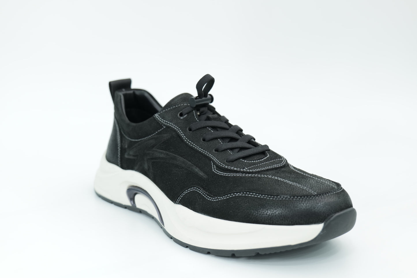 Sports shoes