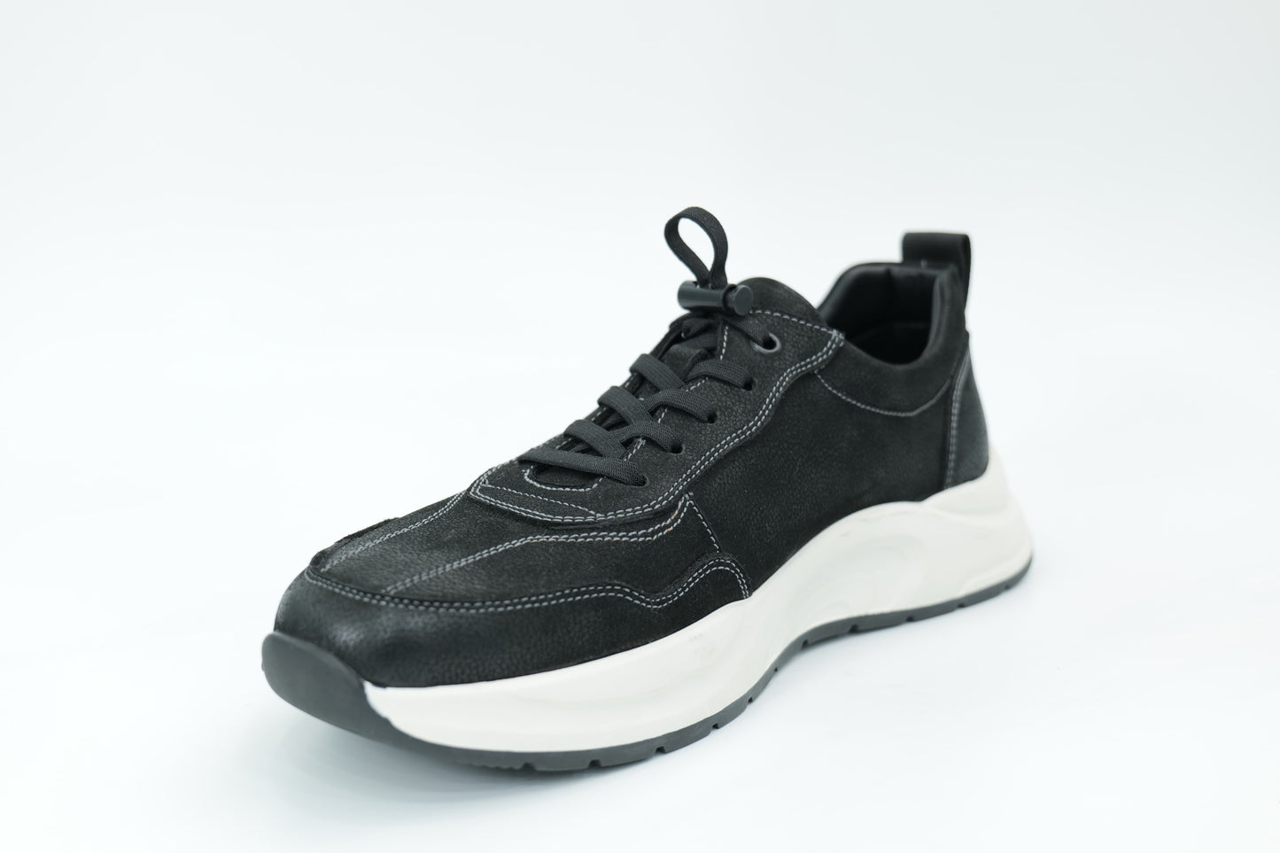 Sports shoes