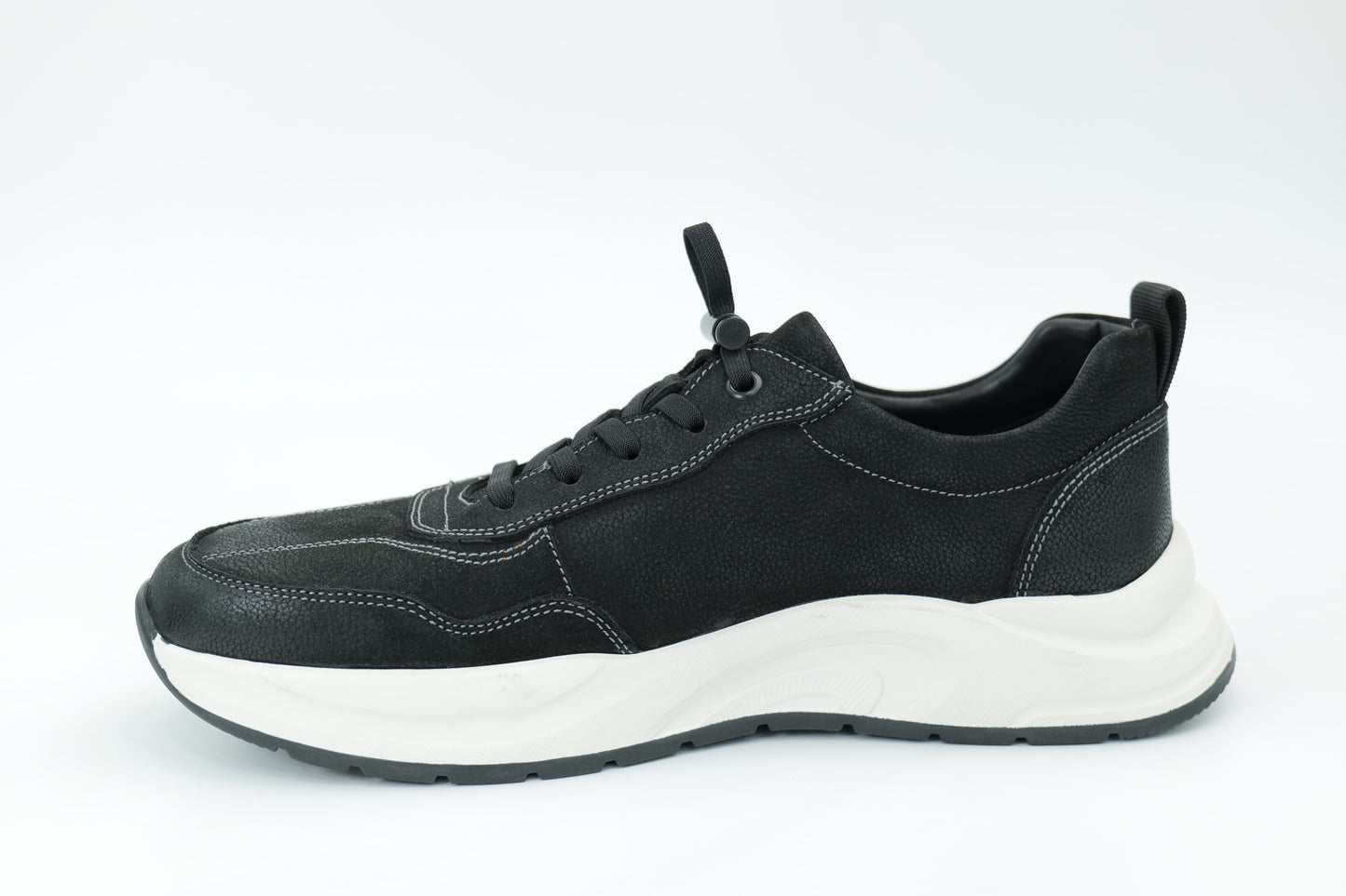 Sports shoes