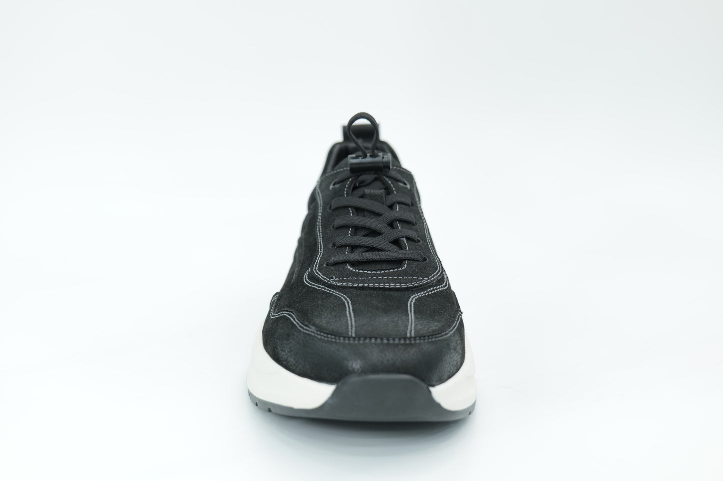 Sports shoes
