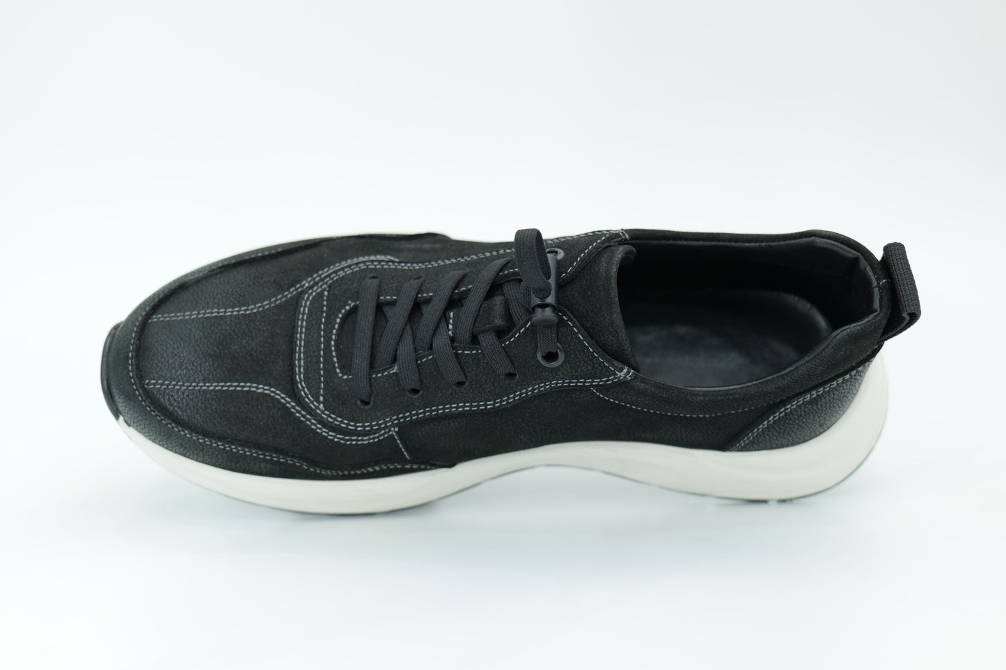 Sports shoes