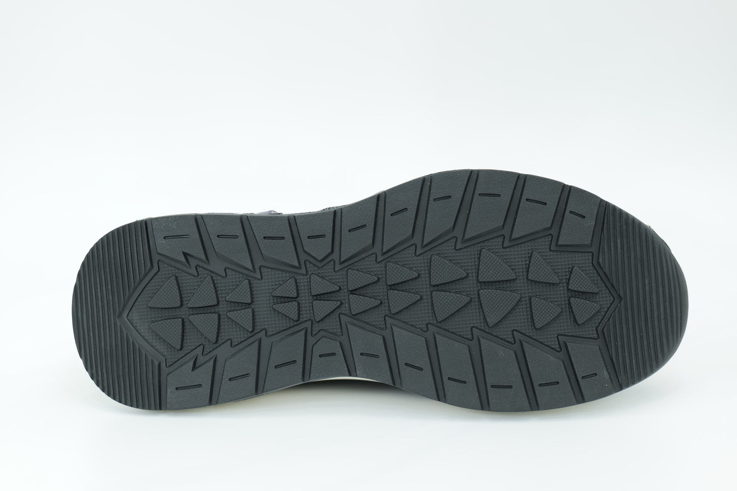 Sports shoes