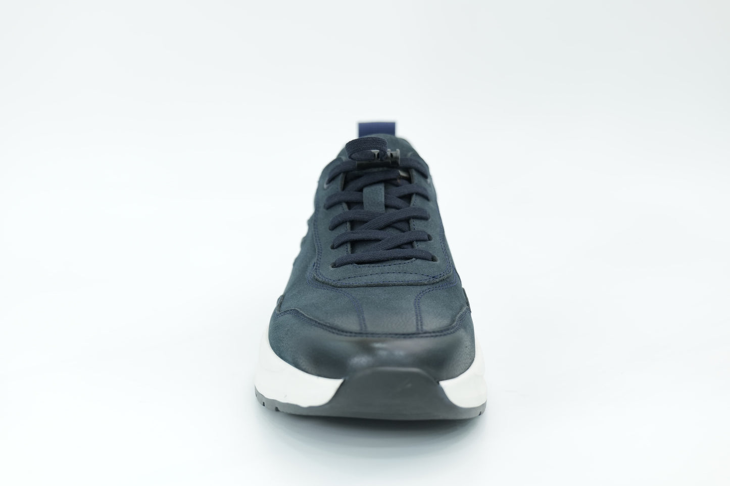 Sports shoes
