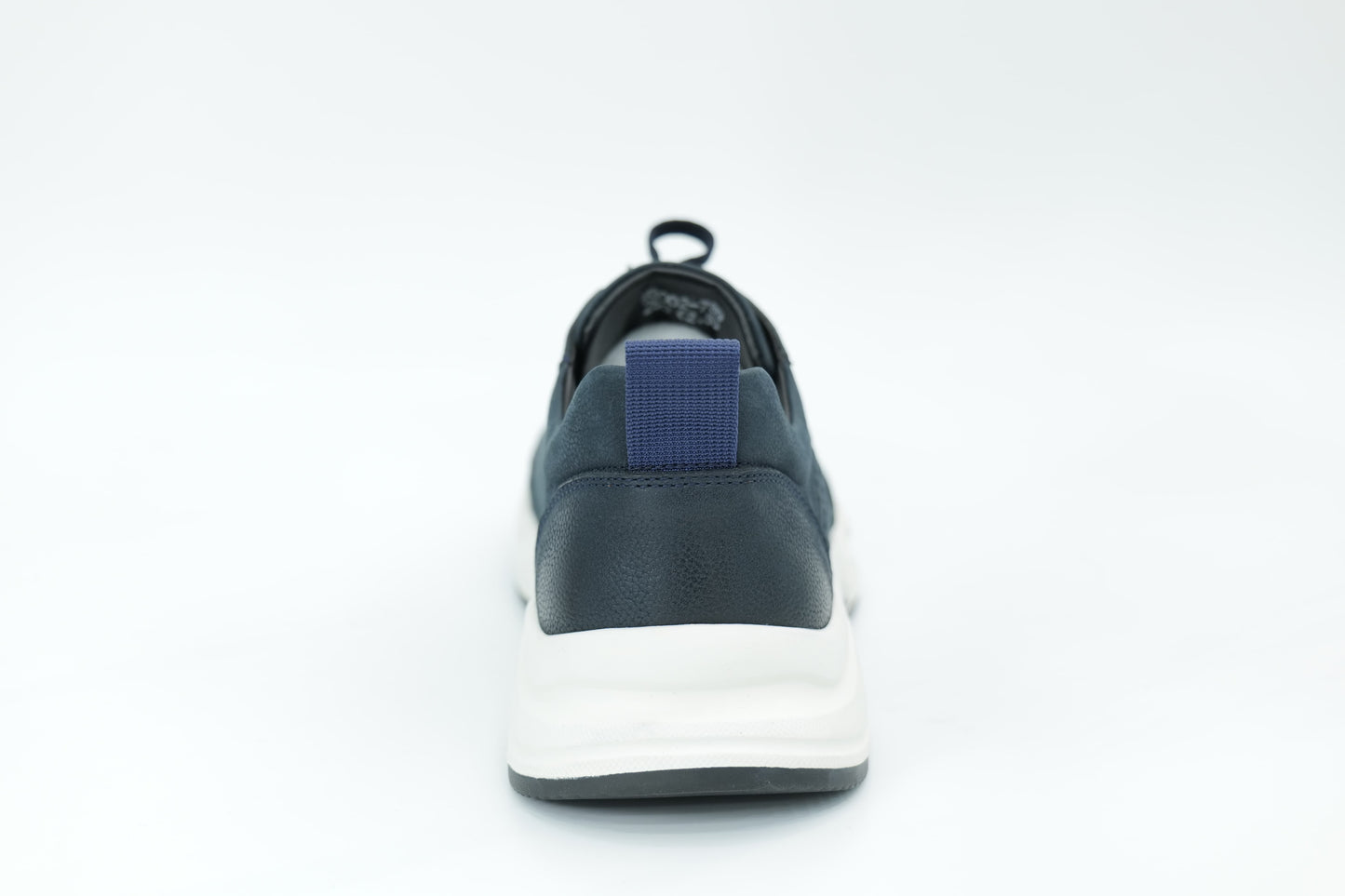 Sports shoes