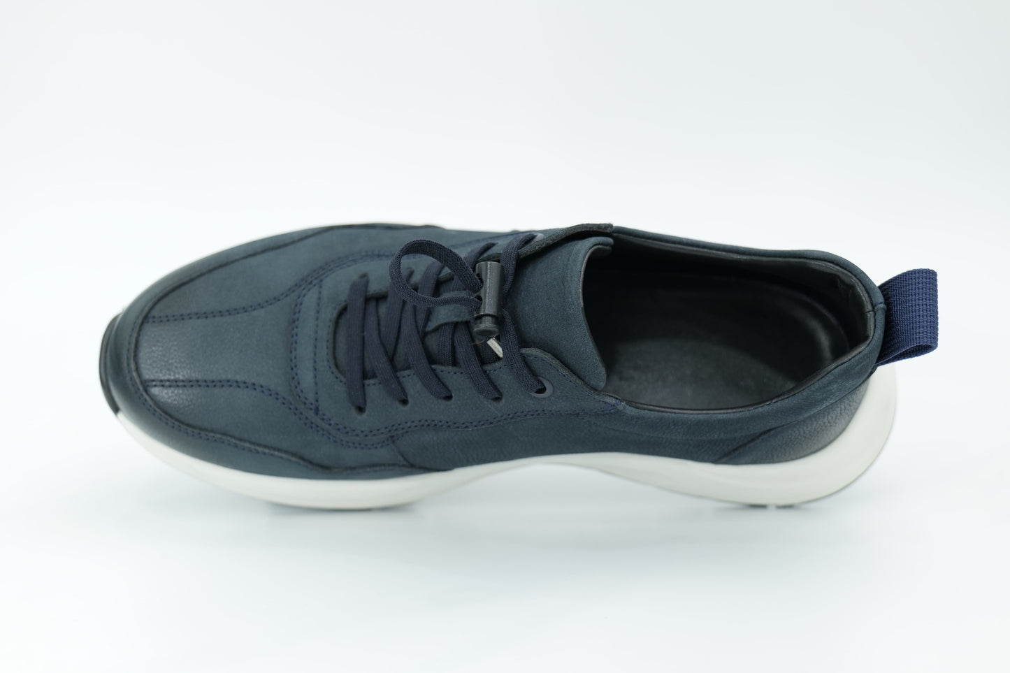 Sports shoes